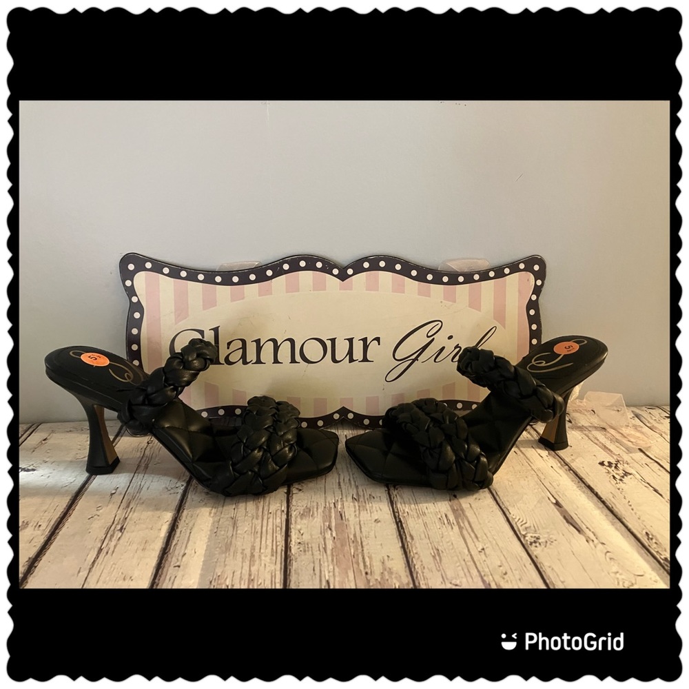 Sam Edelman, square toe sandal. Diamond quilted, cushioned footbed. Sz 5 1/2